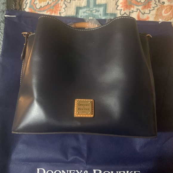 Brand new, never used Dooney & Bourke bag. - Picture 2 of 3